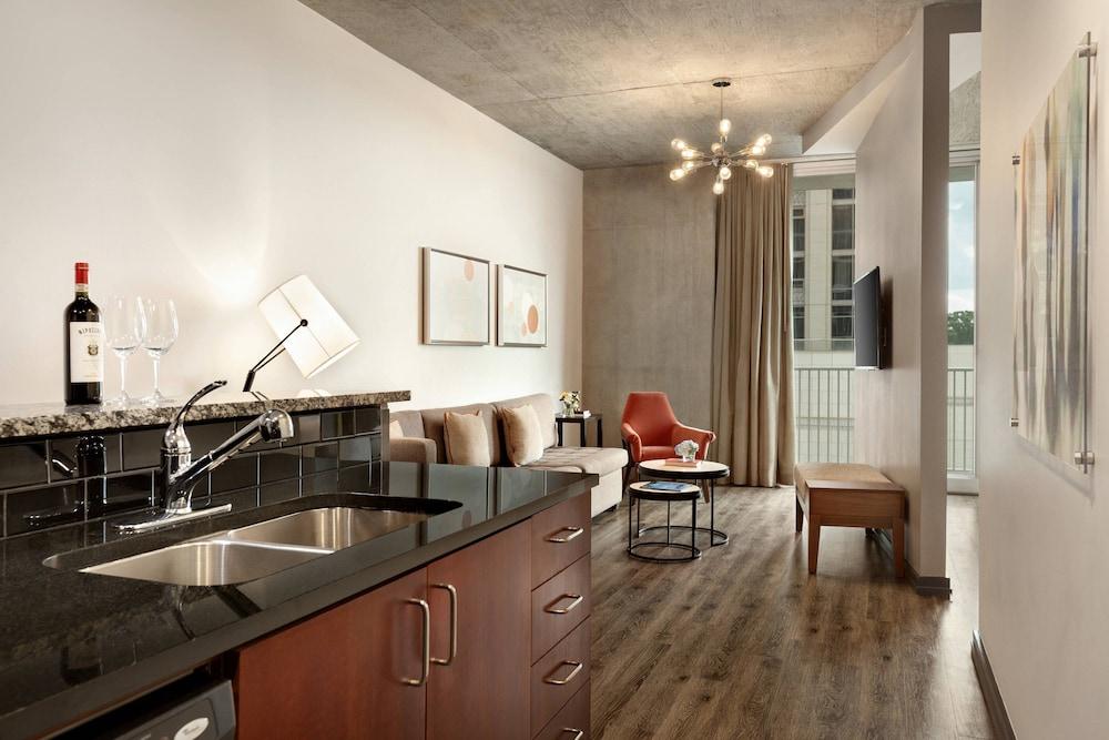 Twelve Midtown, Autograph Collection photo 23