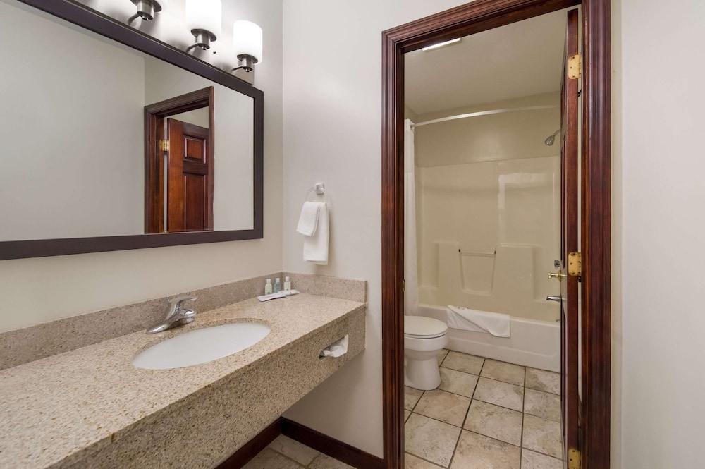 Quality Inn Great Barrington photo 17