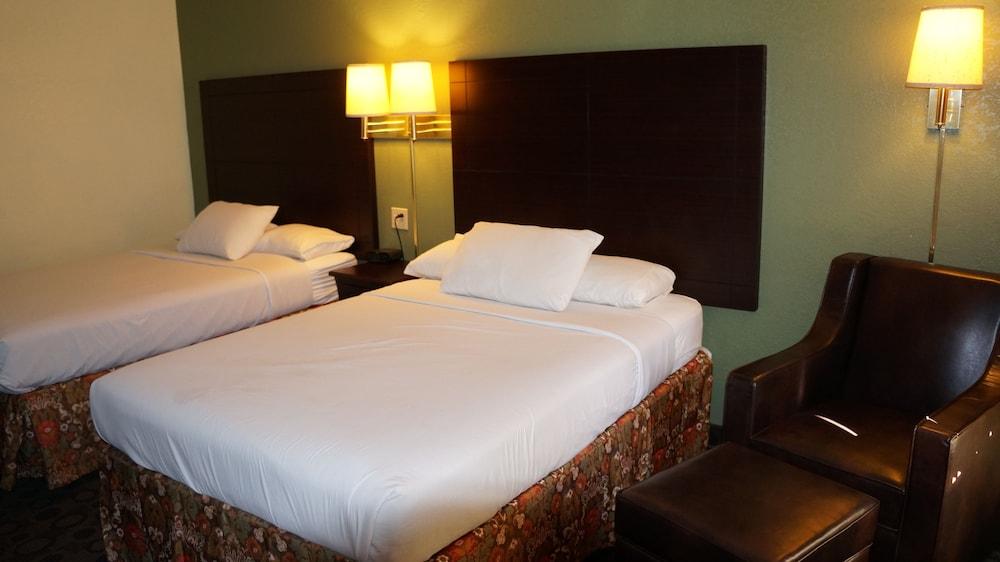 Regency Inn photo 17