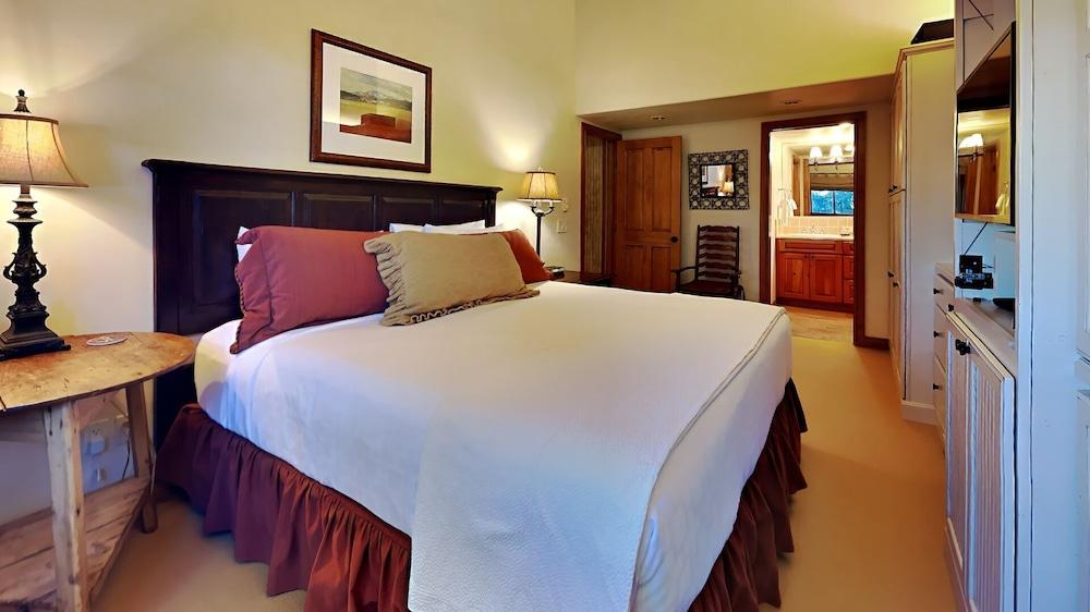 The Timberline Condominiums photo 14