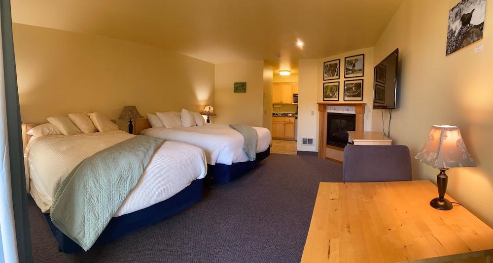 Sea Breeze Court photo 30
