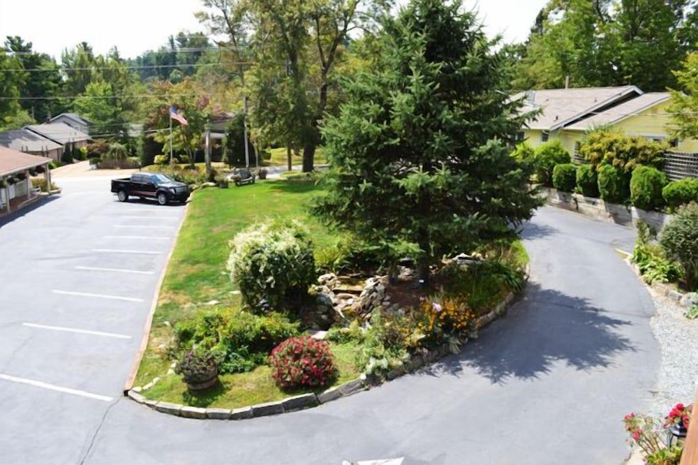 Alpine Village Inn photo 8