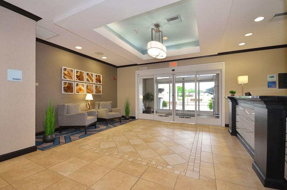 Holiday Inn Express & Suites Farmington by IHG photo 59