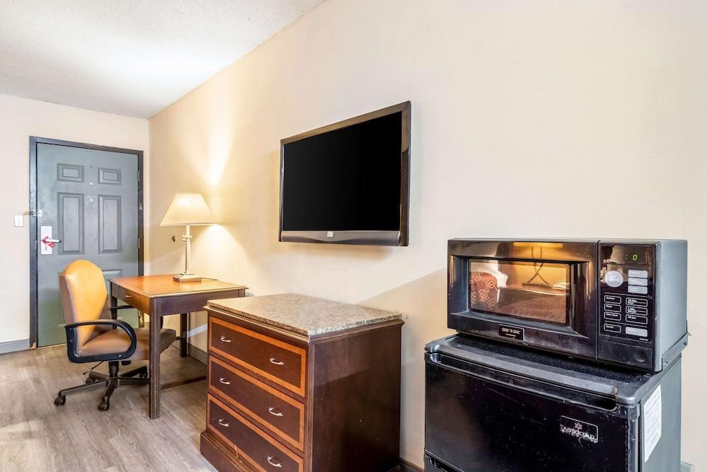 Econo Lodge Acworth East photo 27
