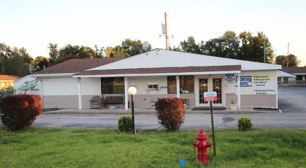 Frontier Motel photo 3