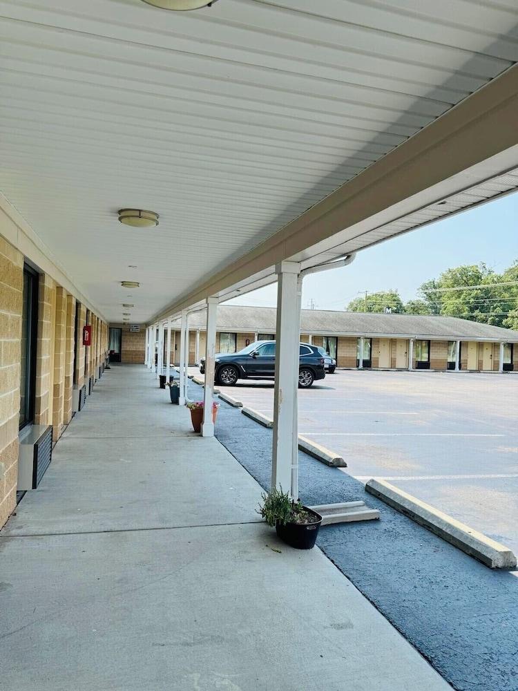 EXECUTIVE INN photo 3