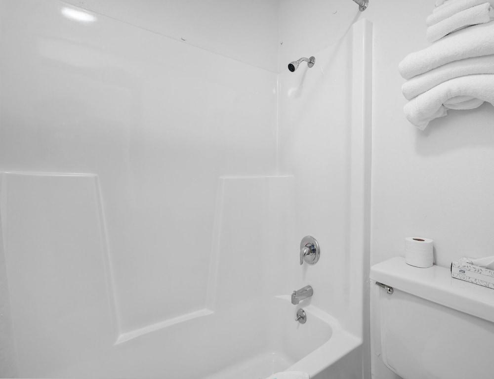 StayInn - Grand Forks photo 12