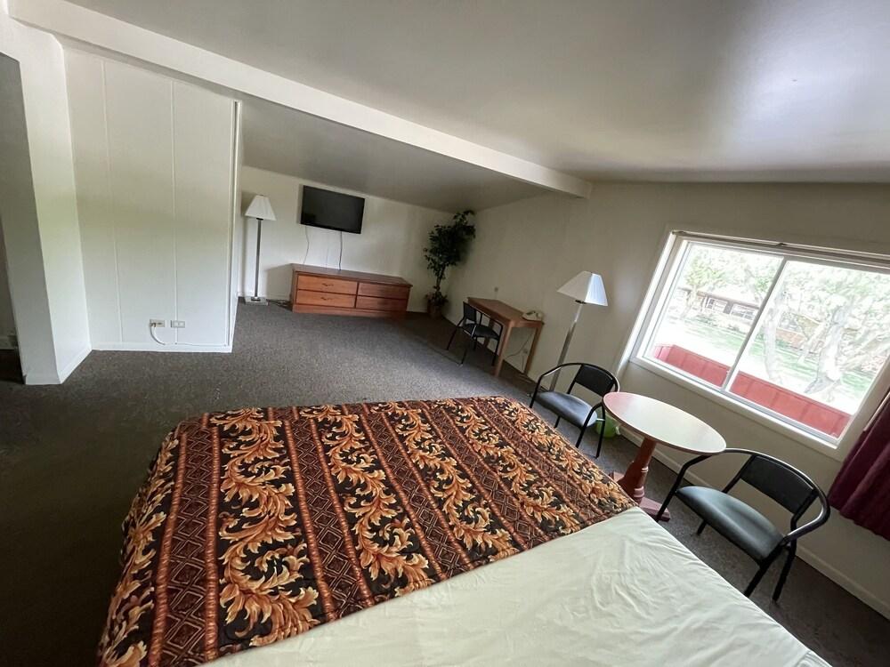 VIBE INN - WHIRLPOOL SUITES photo 11