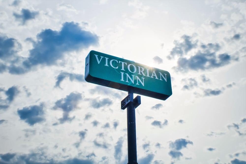 Victorian Inn & Suites photo 68