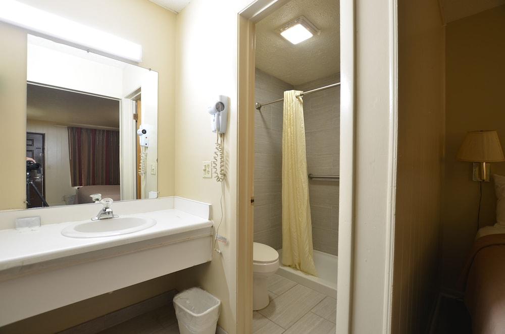 Travelowe's Motel photo 18