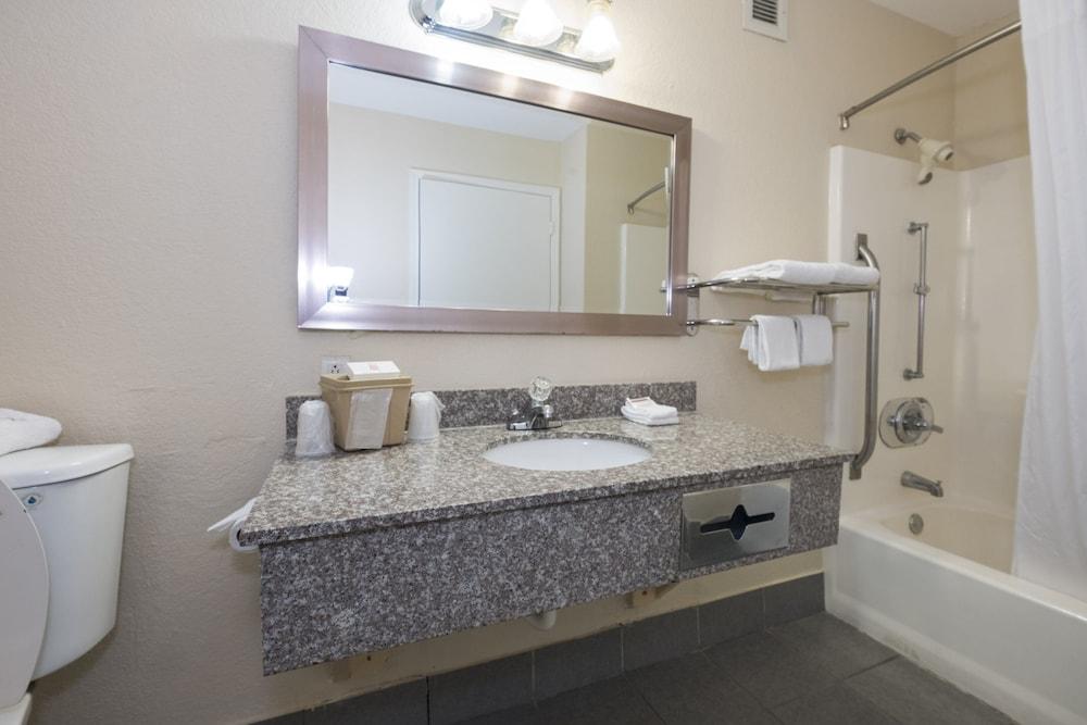 Red Roof Inn Mobile - Midtown photo 24