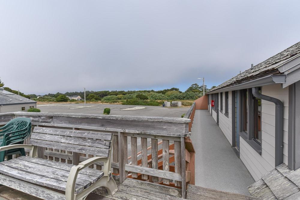 Sunset Oceanfront Lodging photo 75