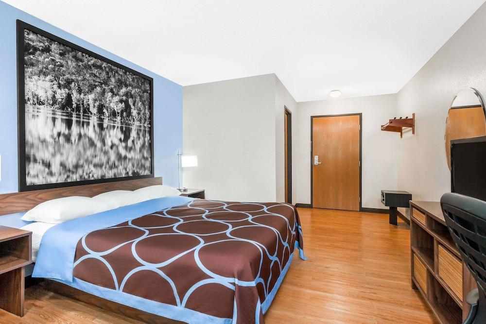 Super 8 by Wyndham Oneonta/Cooperstown photo 4