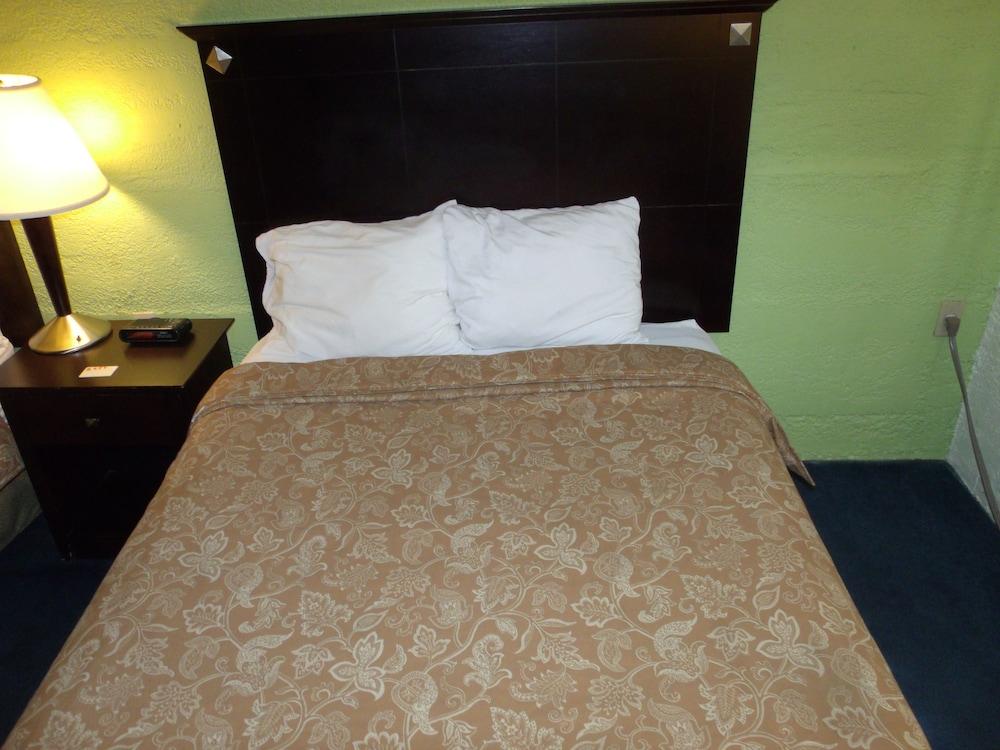 Relax Inn photo 2
