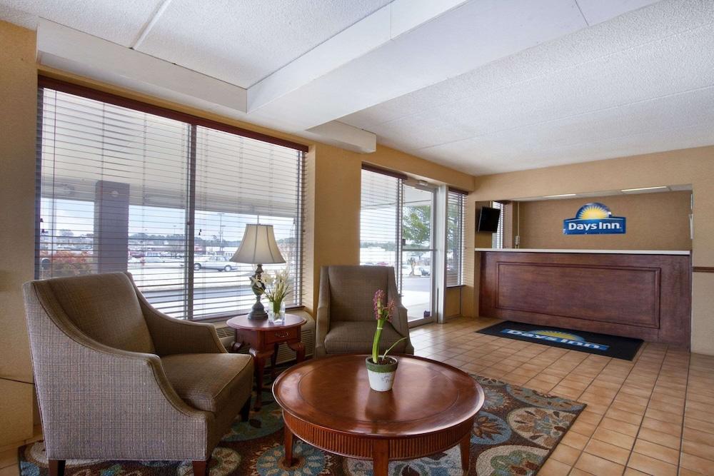 Days Inn by Wyndham Seneca / Clemson Area photo 2