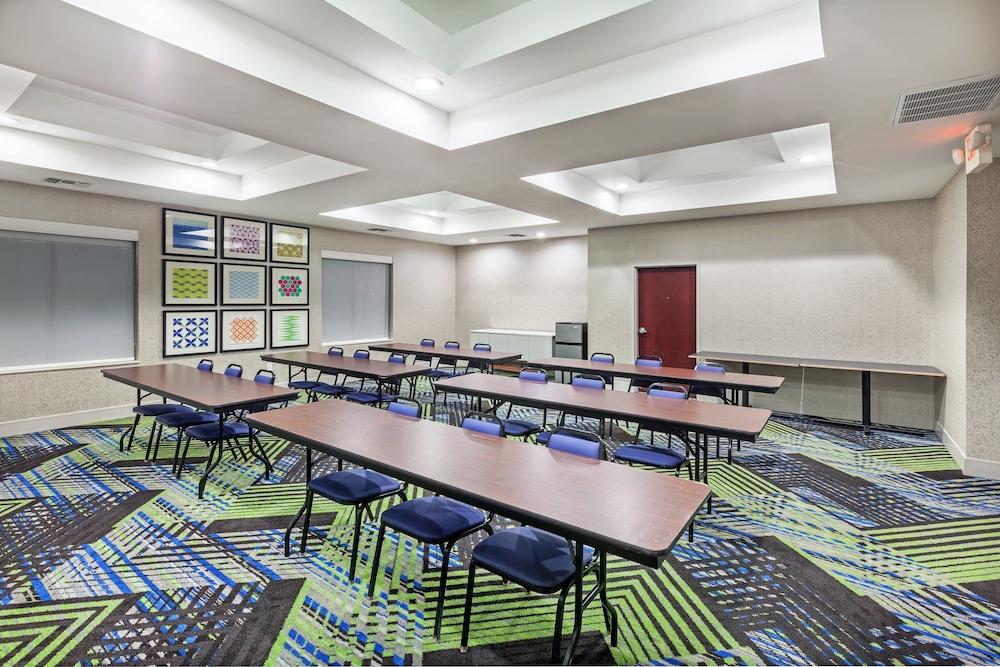 Holiday Inn Express Hotel & Suites Orange by IHG photo 17