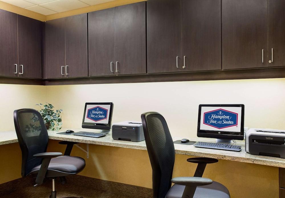Hampton Inn & Suites Chicago/St. Charles photo 16