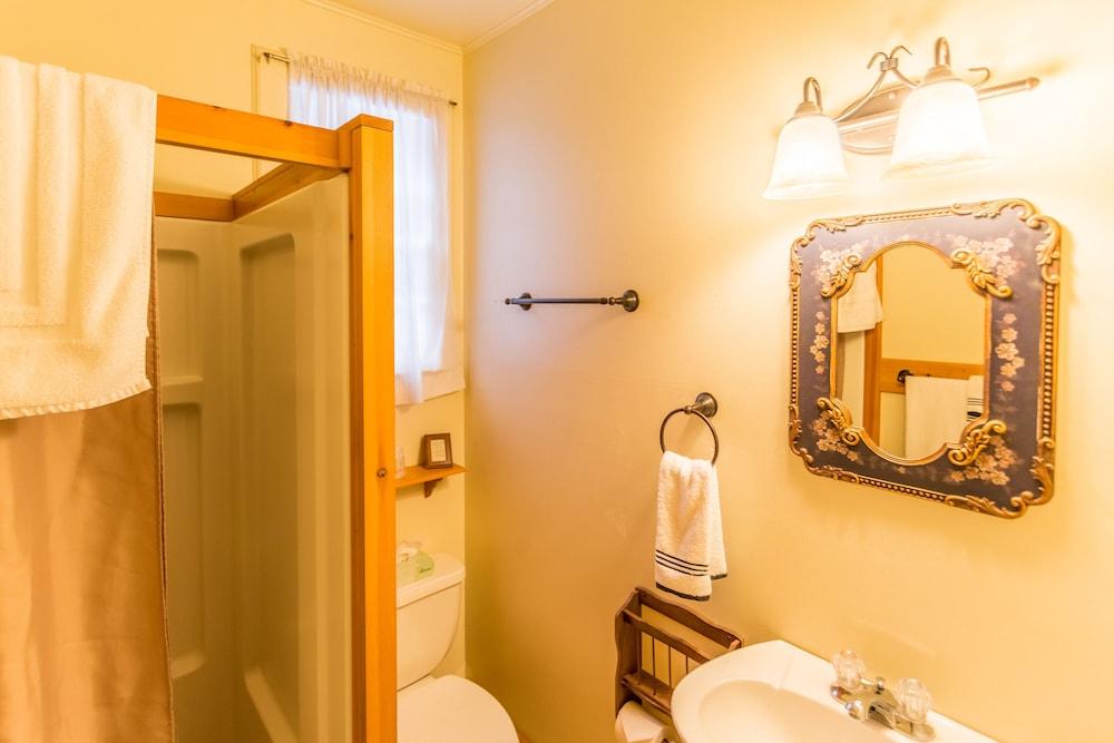 ADK Trail Inn photo 32