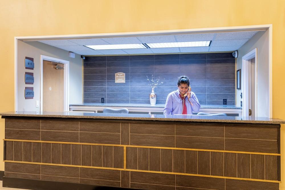 GrandStay Hotel & Suites - Waunakee photo 8