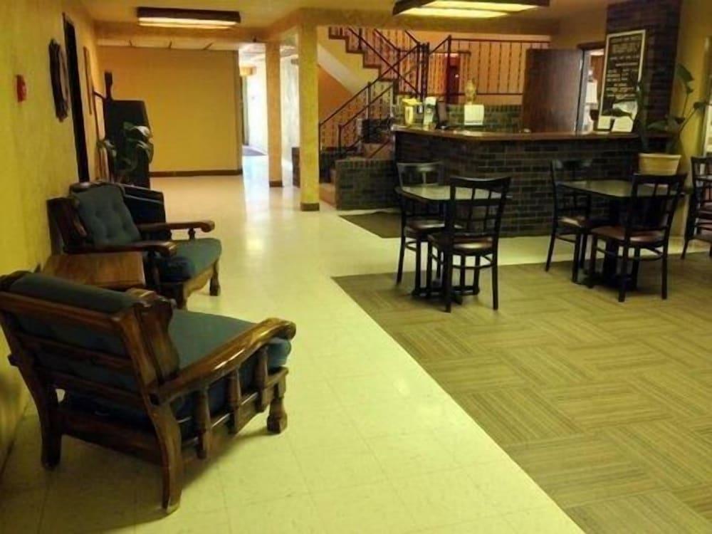 Cedar Inn photo 9