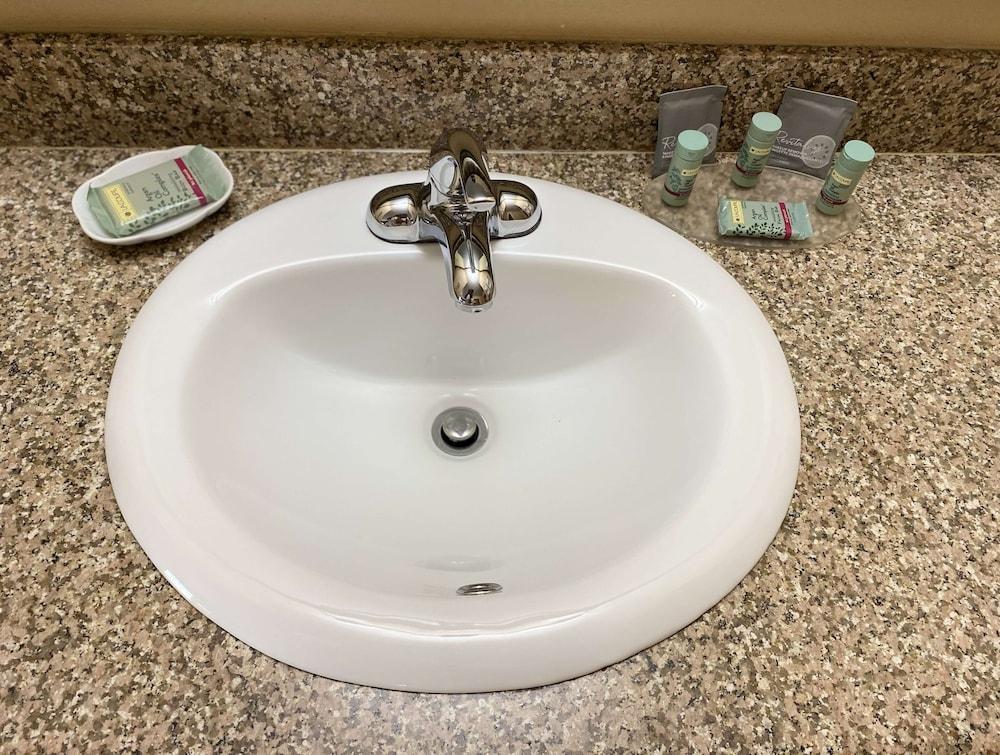 Best Western Manhattan Inn photo 23
