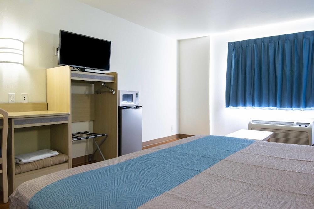 Motel 6 Las Cruces, NM - Telshor photo 6
