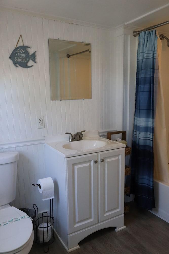 Mainsail Motel & Cottages photo 16