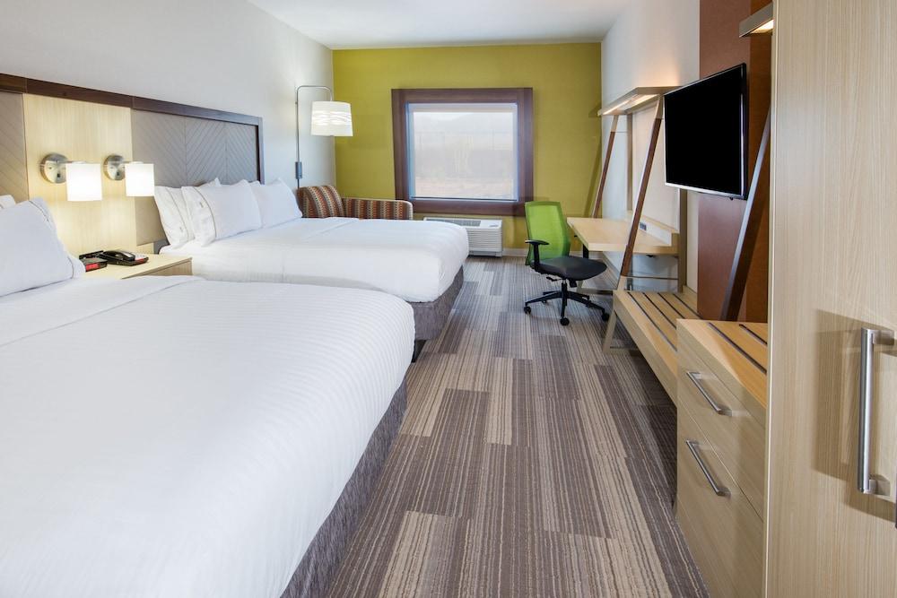 Holiday Inn Express & Suites Pahrump by IHG photo 3