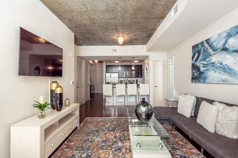CHIC COLLECTION by NOHOTEL on 6th Street photo 52