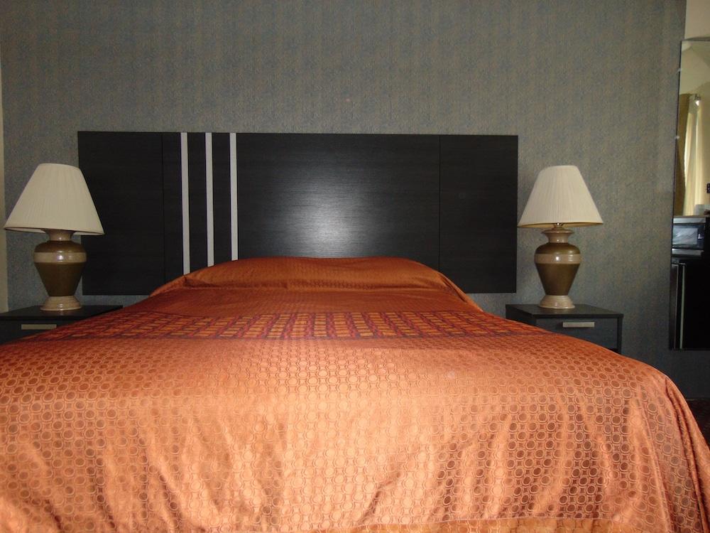 La Mirage Motor Inn photo 2