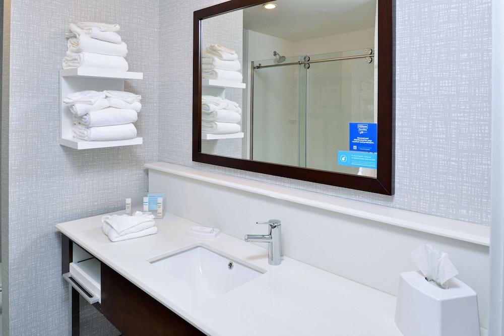 Hampton Inn & Suites Adrian photo 34