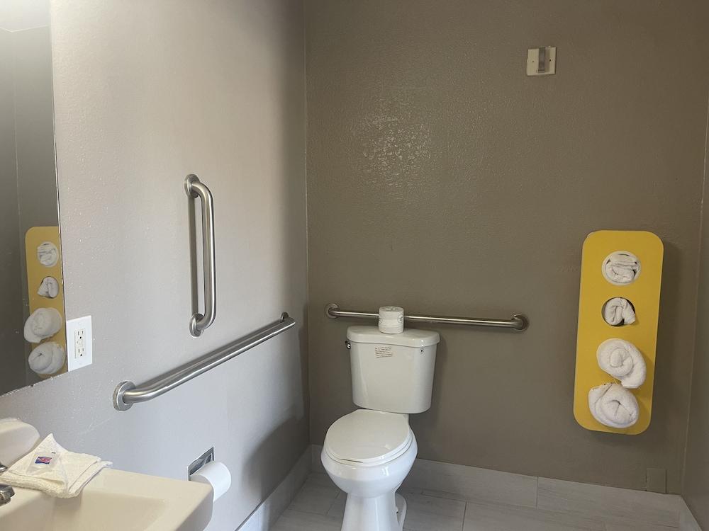 Motel 6 Denton, TX - UNT photo 15