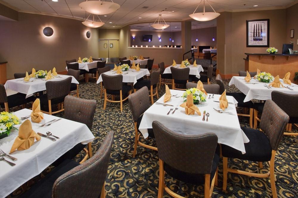 Crowne Plaza Virginia Beach Town Center by IHG photo 39