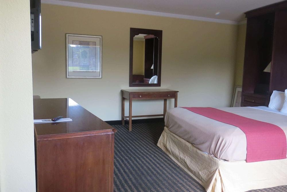 Travelodge by Wyndham Stratton photo 17