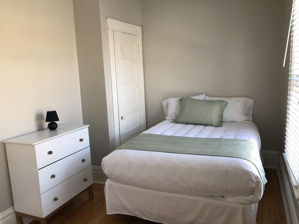 Midtown Manor photo 8