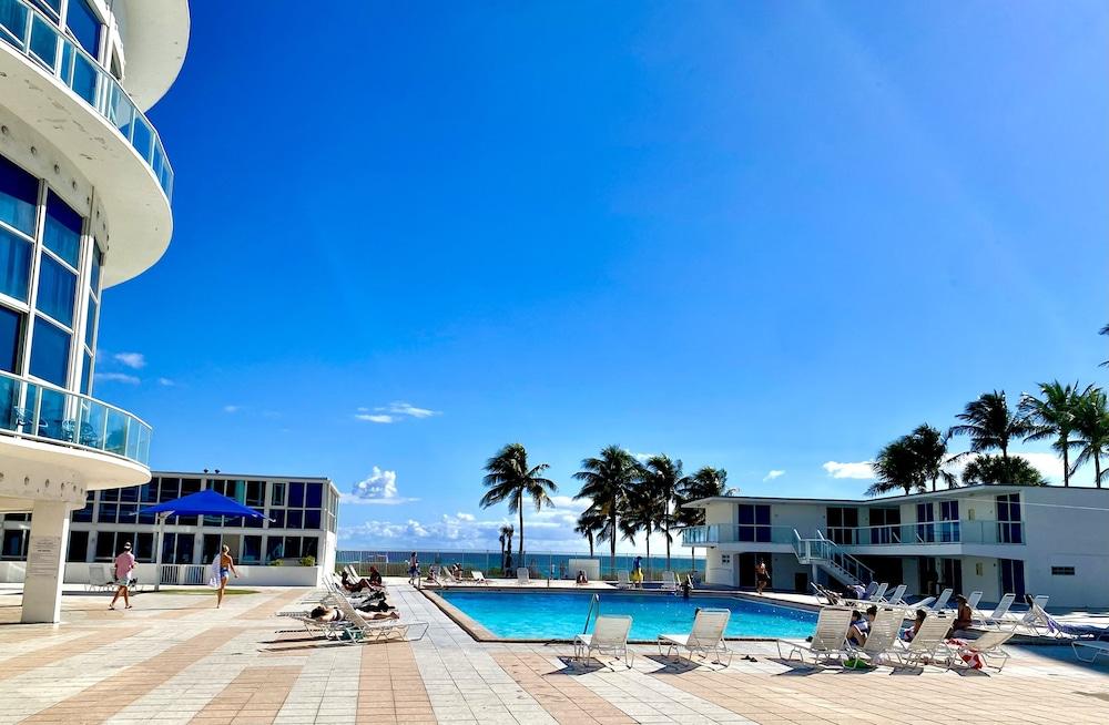 Direct ocean front condo Miami Beach photo 21