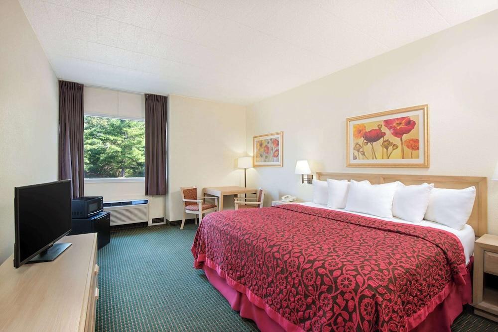 Days Inn by Wyndham Fremont photo 7