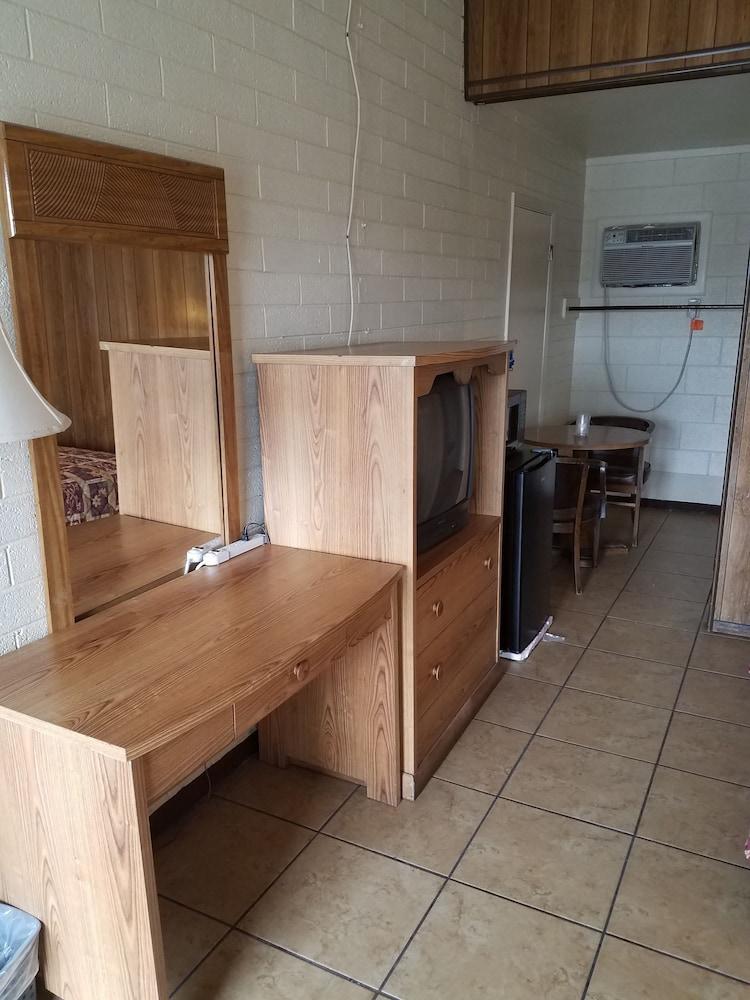 Beverly Crest Motor Inn photo 4
