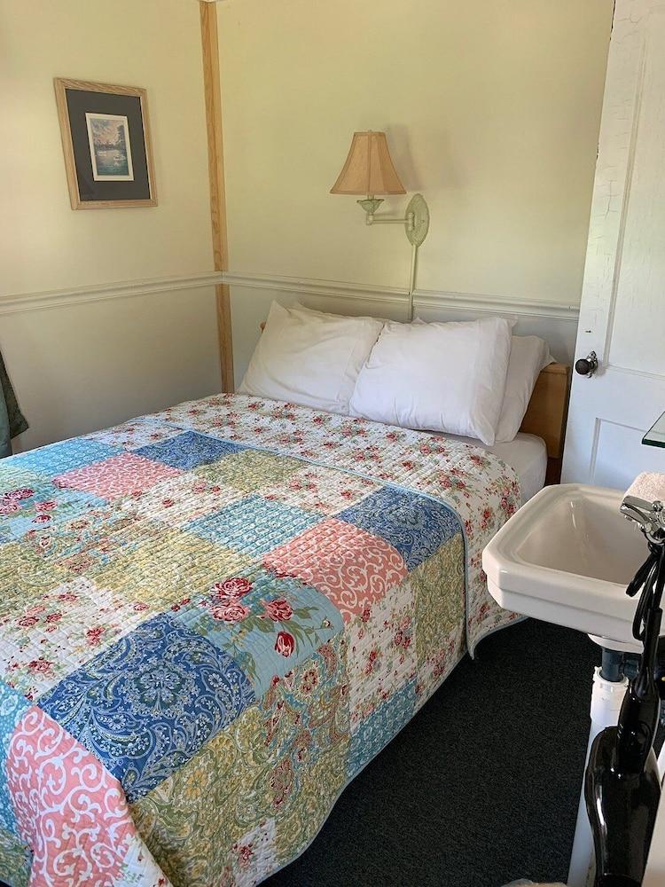 Rock Ledge Motel photo 9
