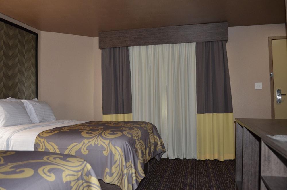 AArya Hotel By Niagara Fashion Outlets photo 8