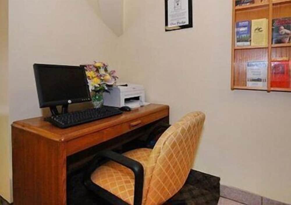 Rodeway Inn Brookville photo 30