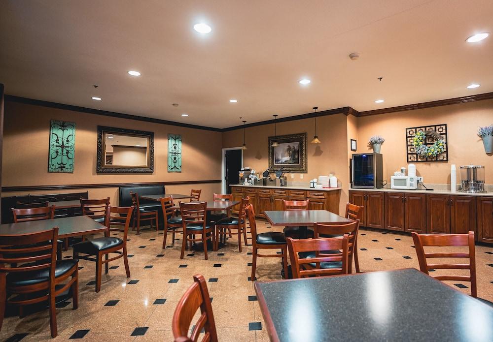Mountain Inn & Suites photo 23
