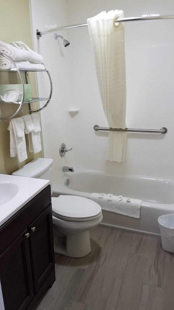 DuPont Suites photo 18