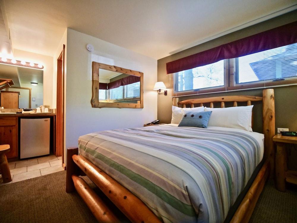 Whaleback Inn photo 35