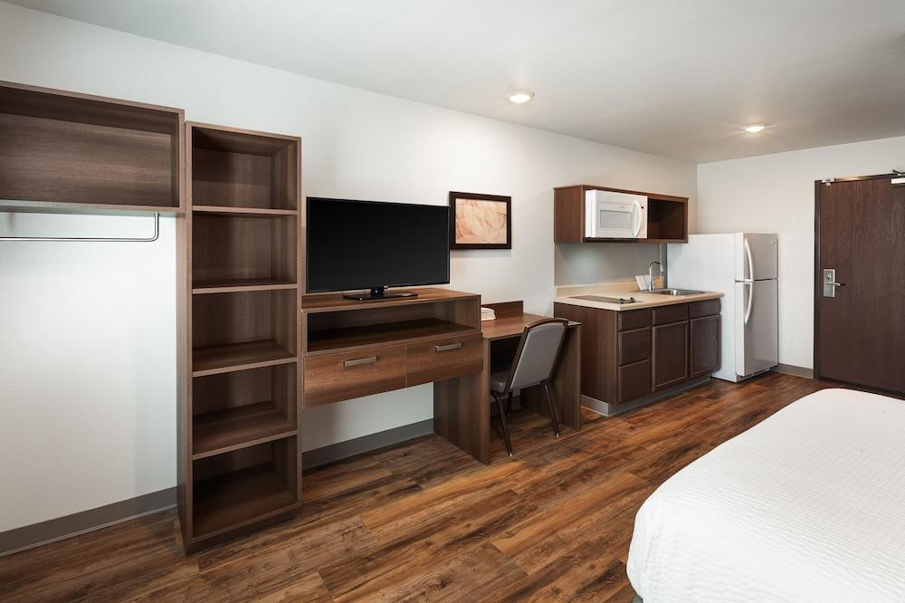 WoodSpring Suites Lackland near Sea World photo 18