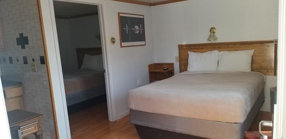Rip Van Winkle Motel photo 25