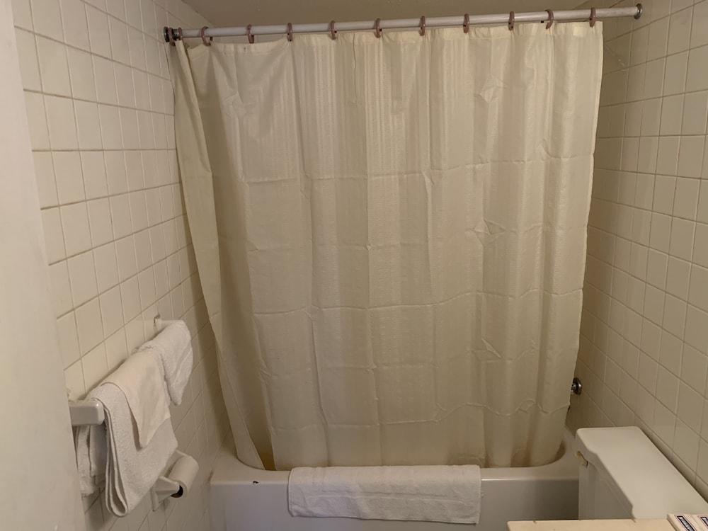 Travelers Inn photo 26
