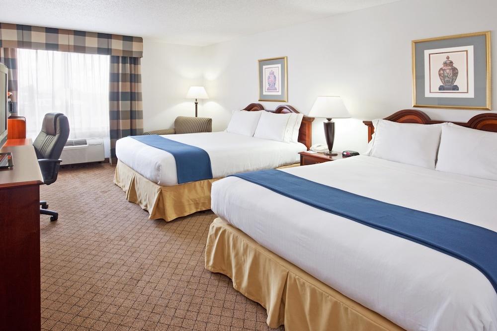 Holiday Inn Express & Suites Alliance by IHG photo 5