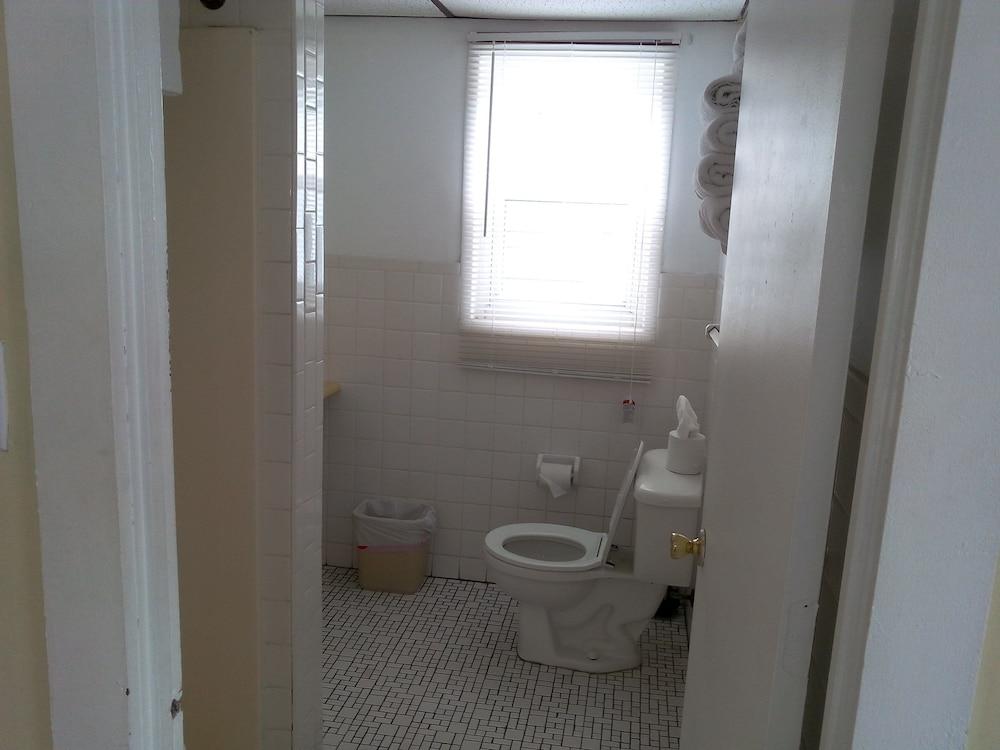Four Winds Motel photo 24