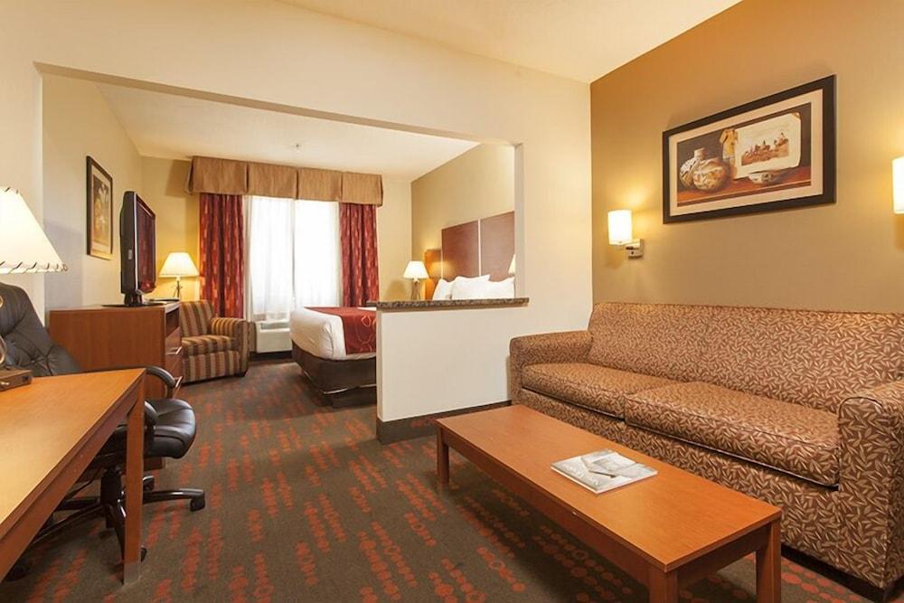 Holiday Inn Express & Suites Santa Fe by IHG photo 12